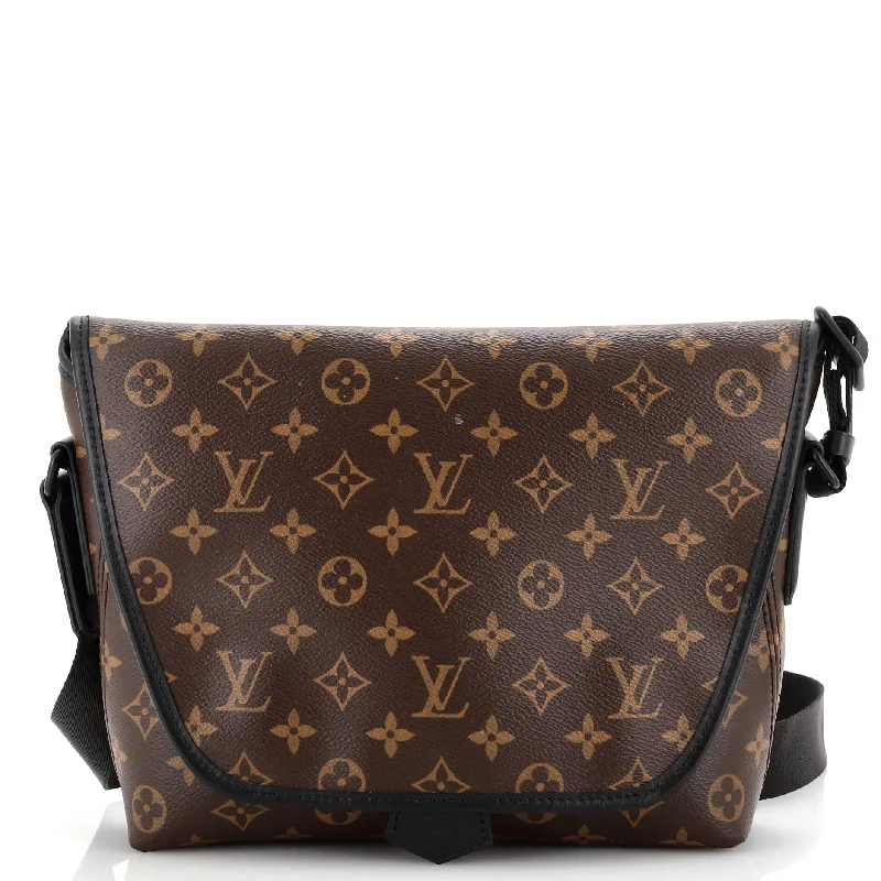 Magnetic Messenger Bag Macassar Monogram Canvas